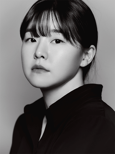 Min Ji, Lee