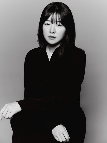 Min Ji, Lee