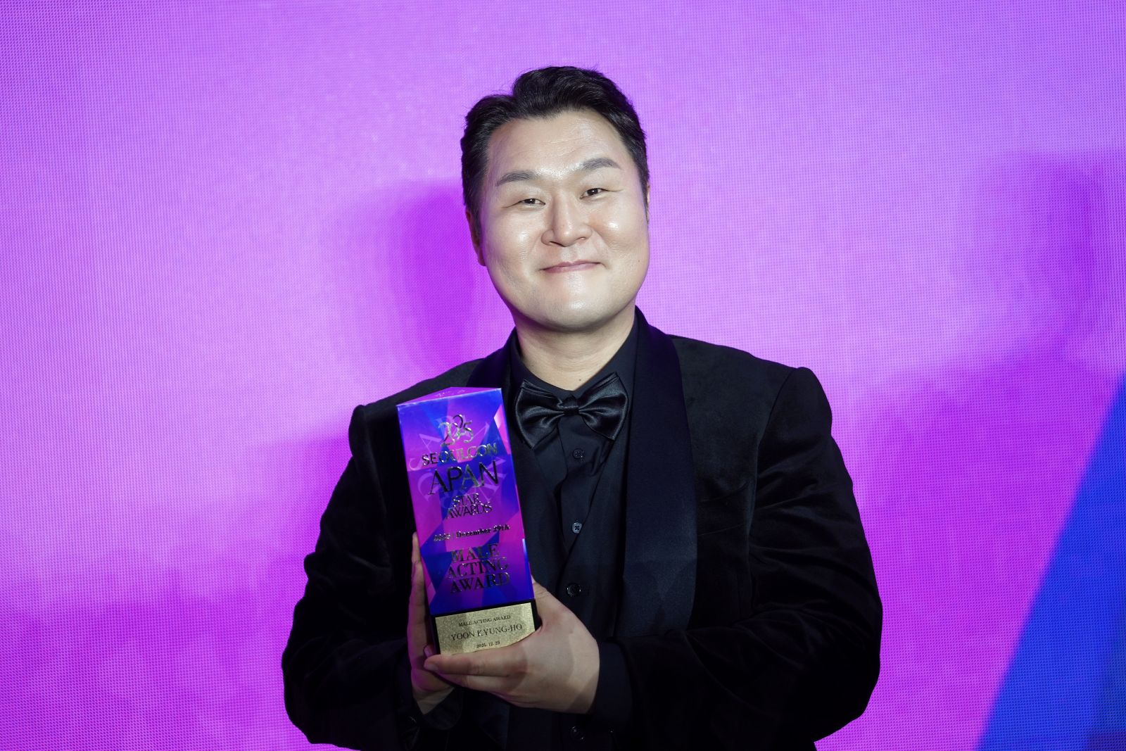 윤경호, '중증외상센터'로 'APAN' 남자 연기상 수상